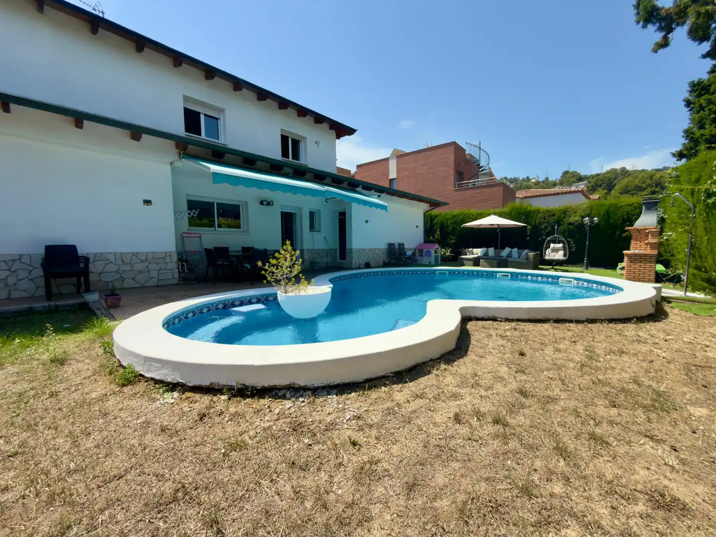Piscina de Casa o xalet en venda en Sant Boi de Llobregat amb Calefacció, Jardí privat i Parquet