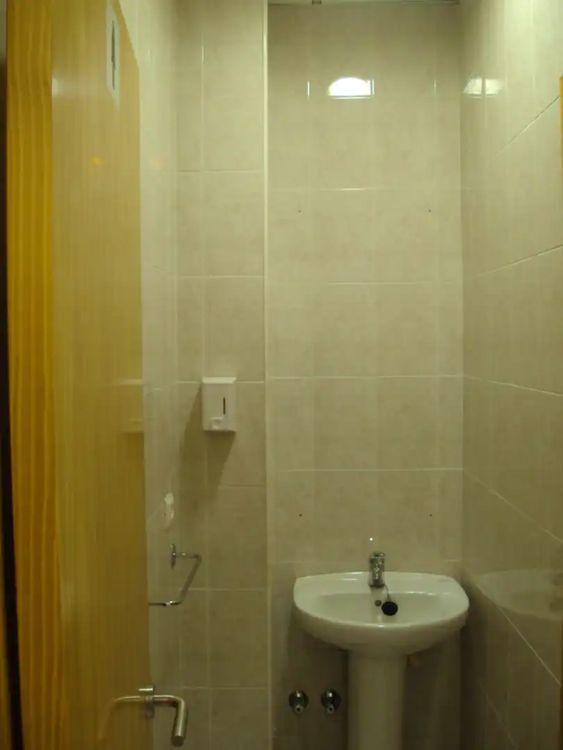 Badezimmer von Fabrikhallen zur Miete in Alcalá de Guadaira