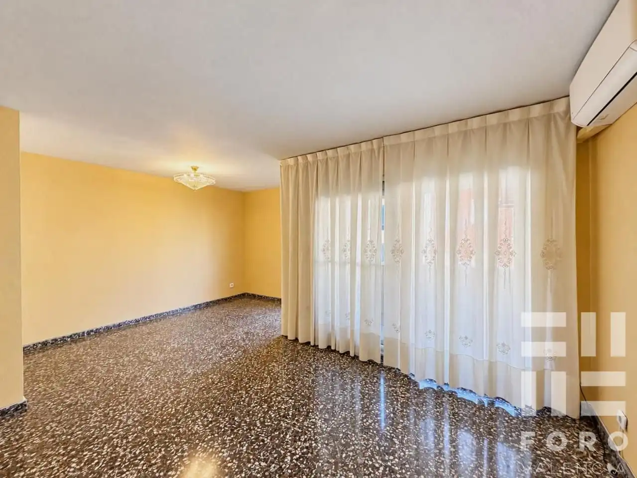 Piso con terraza en venta en calle d'Aiora, imagen 2