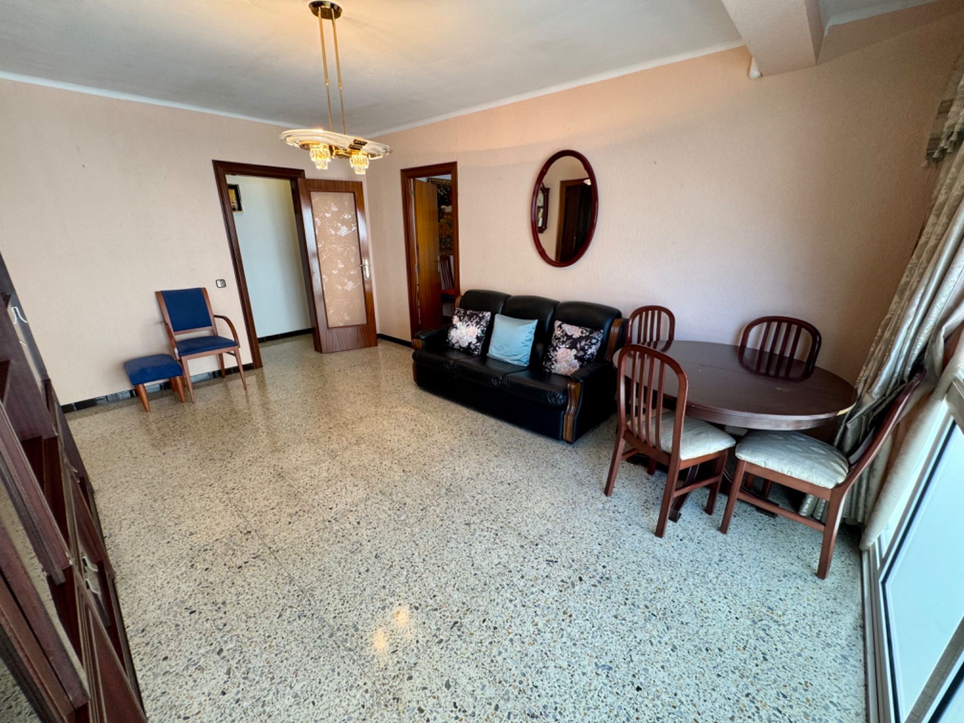 Living room of Flat for sale in Sant Boi de Llobregat  with Furnished, Oven and Washing machine