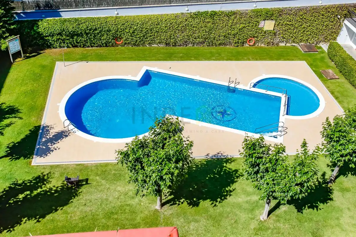 Piscina de Ático en venta en Sitges con Aire acondicionado, Calefacción y Piscina comunitaria