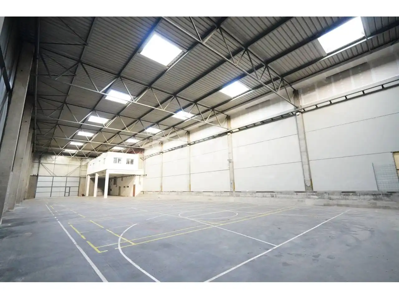 Industrial buildings for rent in Vic