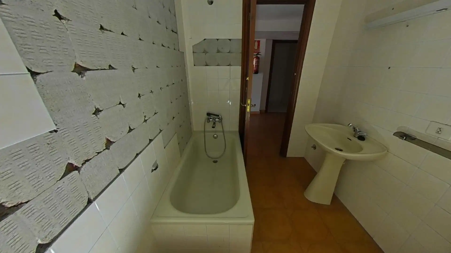 Badezimmer von Büro zum Verkauf in Lugo