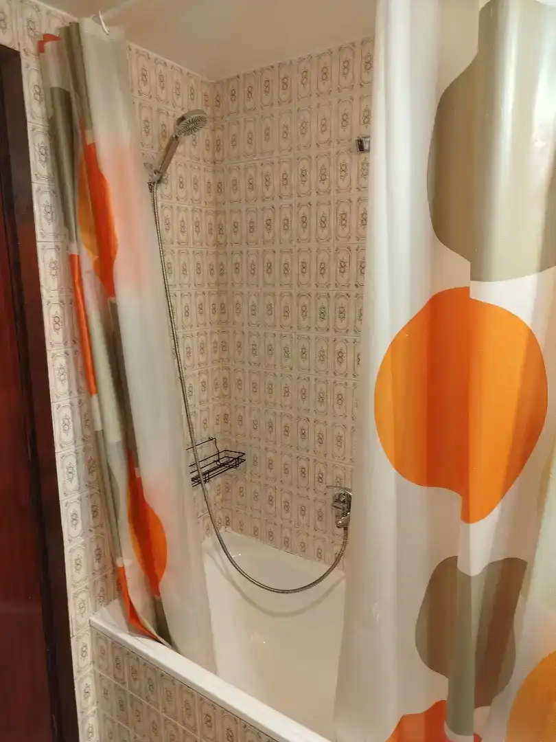 Bany de Pis en venda en  Granada Capital amb Aire condicionat i Balcó