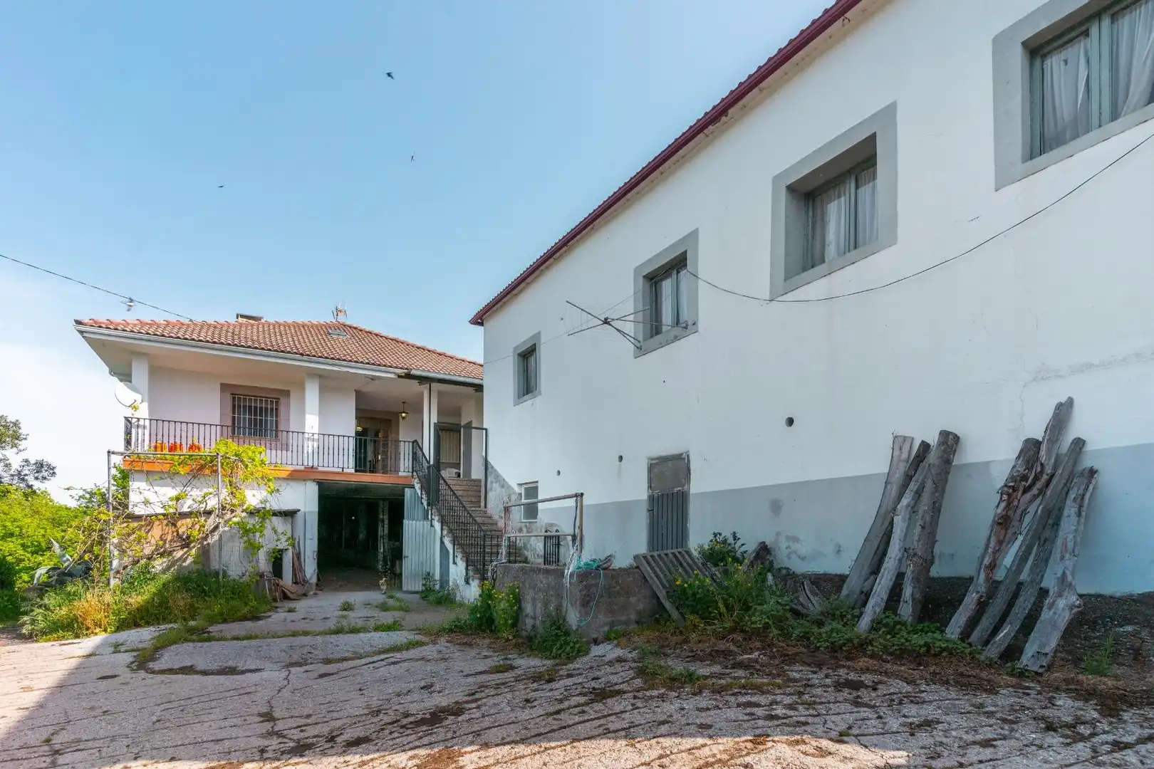 Vista exterior de Casa o xalet en venda en Cangas del Narcea amb Calefacció, Terrassa i Moblat