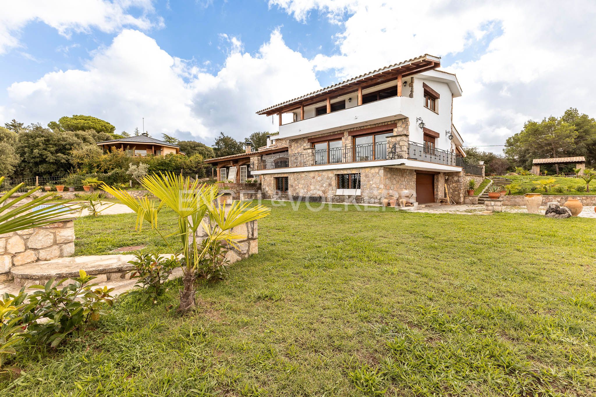 Exterior view of House or chalet for sale in Seva  with Air Conditioner, Heating and Private garden