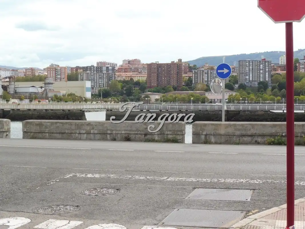 Vista exterior de Nave industrial en venta en Leioa