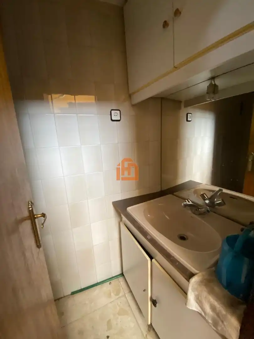 Baño de Piso en venta en Alija del Infantado con Calefacción
