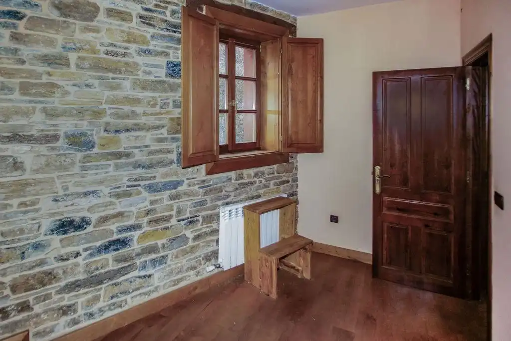 Buildings for sale in Vega de Valcarce