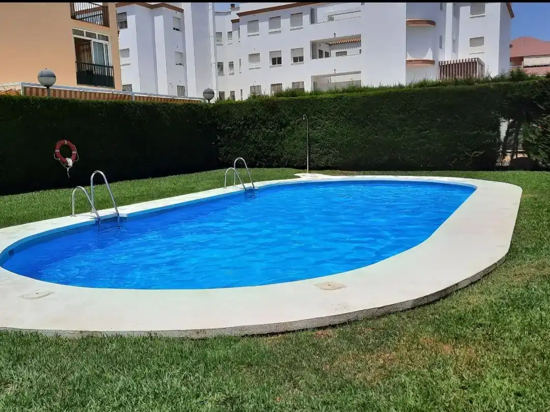 Piscina de Pis de lloguer en Chipiona amb Piscina i Moblat