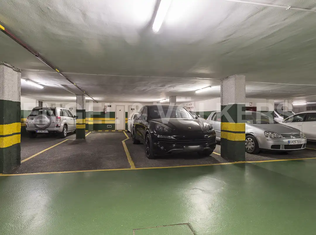 Parking de Piso en venta en Barcelona con Aire acondicionado, Calefacción y Terraza