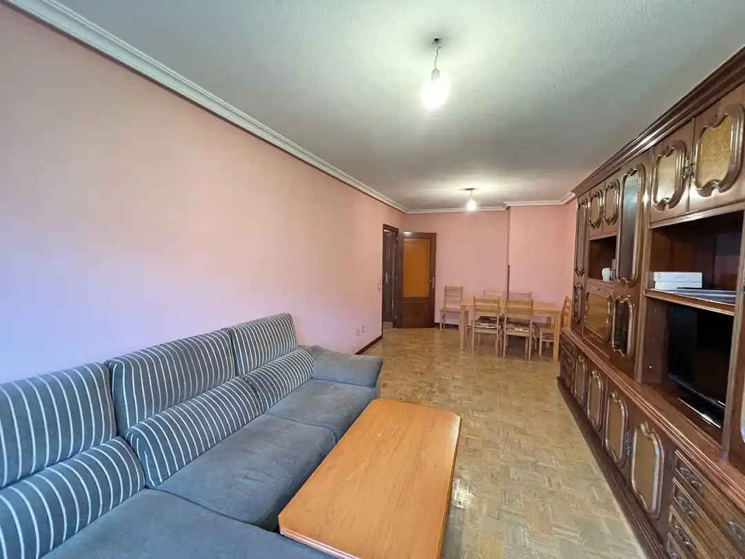 Sala d'estar de Pis en venda en Siero amb Calefacció, Terrassa i Traster