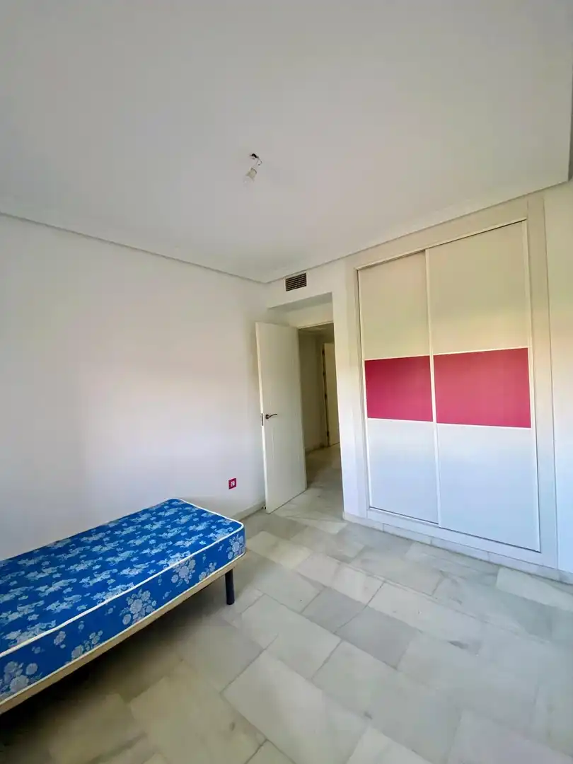 Dormitori de Pis en venda en Córdoba amb Calefacció i Terrassa