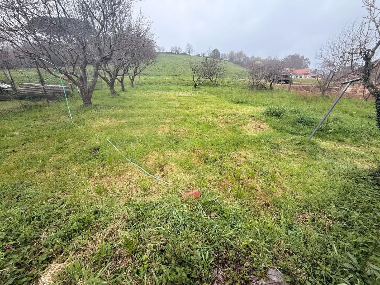 Einfamilien-Reihenhaus zum Verkauf in Rasines mit Privatgarten, Terrasse und Abstellraum