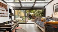 Sala d'estar de Casa o xalet en venda en  Barcelona Capital amb Jardí privat, Terrassa i Traster