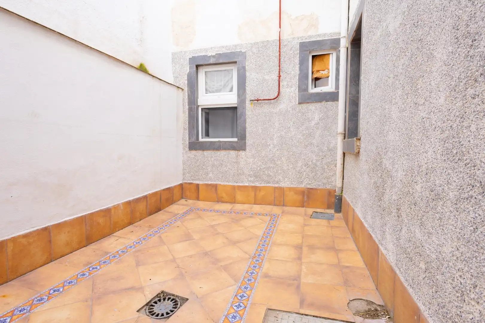 Vista exterior de Piso en venta en Madrid con Calefacción