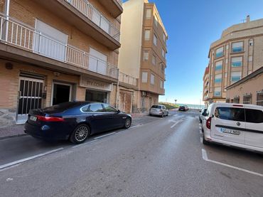 Bajo en venta en La Mata