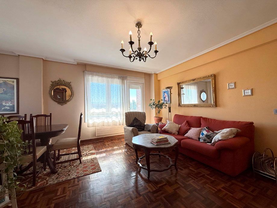 Sala de estar de Piso en venta en Vitoria - Gasteiz con Calefacción, Terraza y Trastero