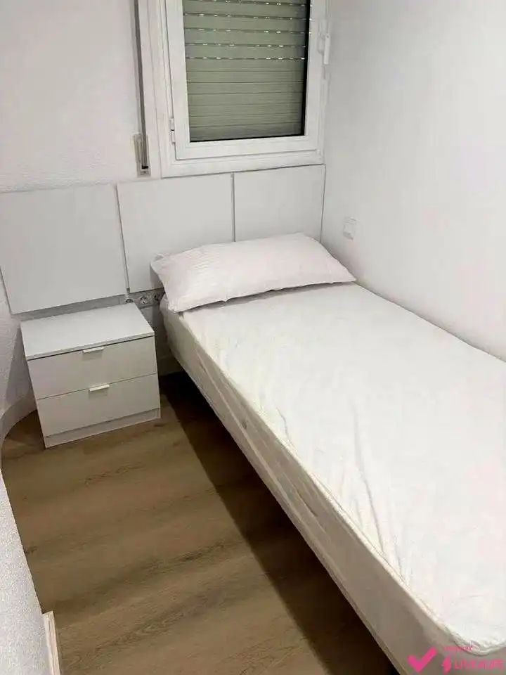 Schlafzimmer von Wohnung zur Miete in Valencia mit Klimaanlage, Terrasse und Möbliert