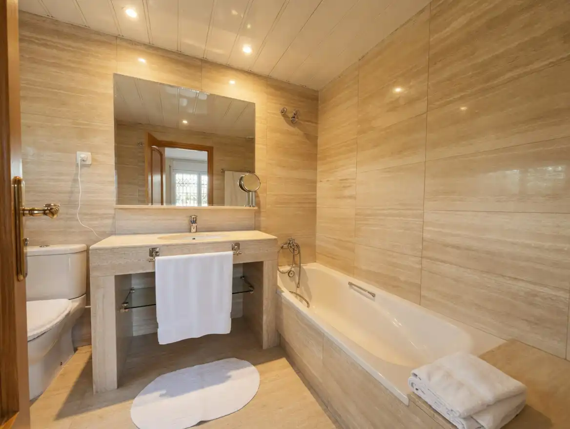 Baño de Casa adosada en venta en Sant Joan Despí con Aire acondicionado, Calefacción y Jardín privado