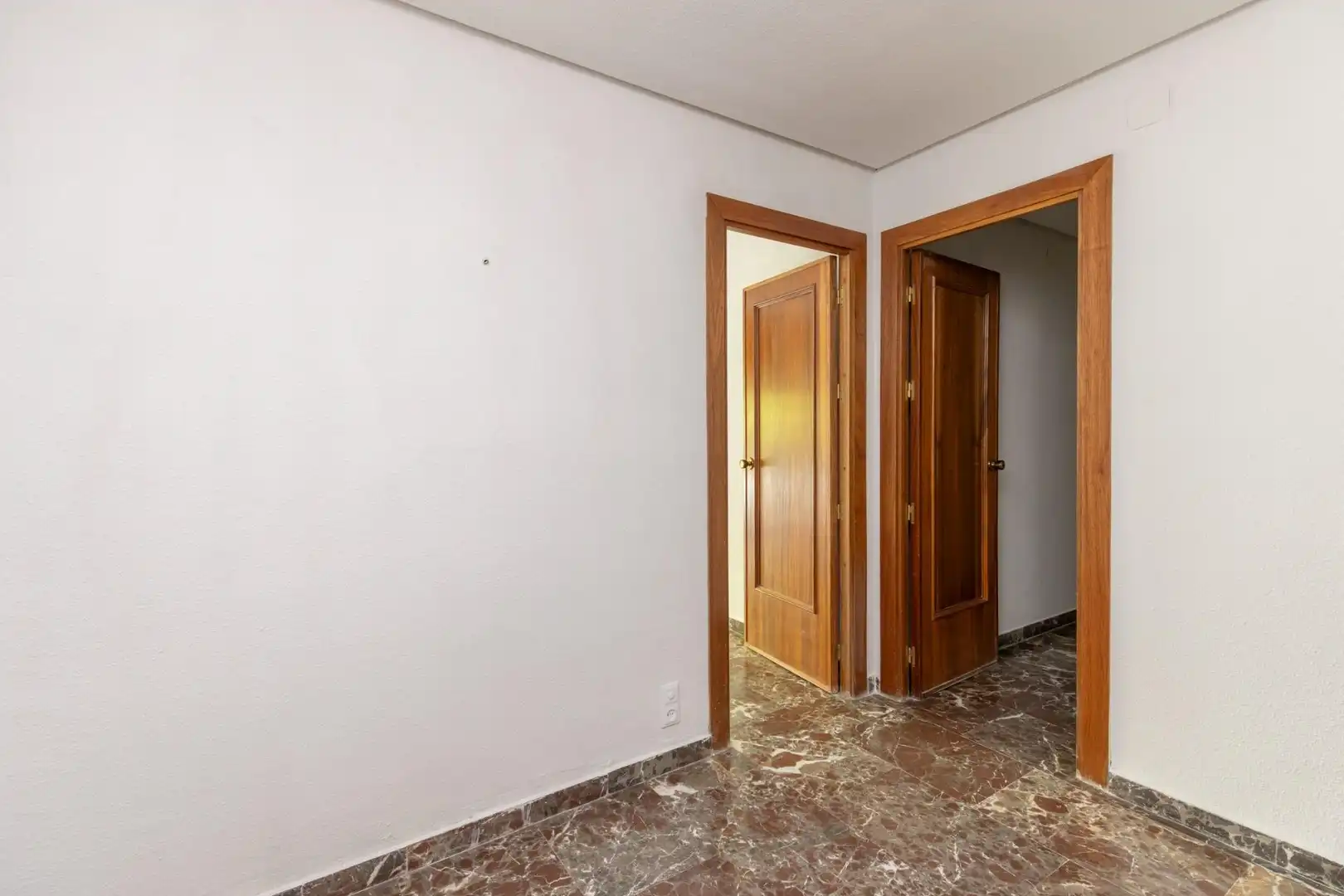 Wohnung zum Verkauf in Granada mit Heizung, Terrasse und Balkon