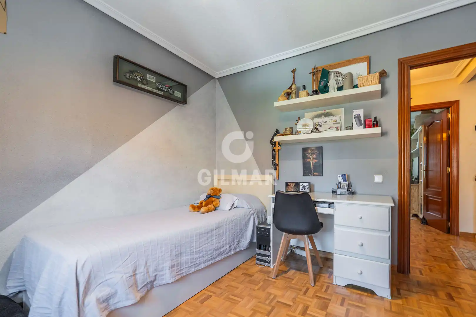 Bedroom of Detached homes for sale in Pozuelo de Alarcón  with Heating, Private garden and Swimming Pool