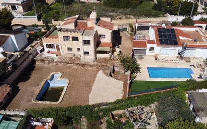 Vista exterior de Casa o xalet en venda en Calpe / Calp amb Jardí privat i Piscina