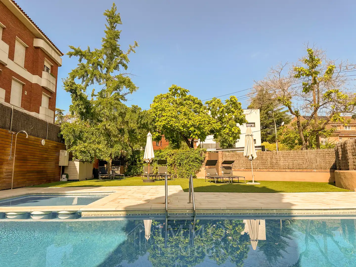 Piscina de Casa adosada en venta en Sant Cugat del Vallès con Jardín privado, Parquet y Terraza
