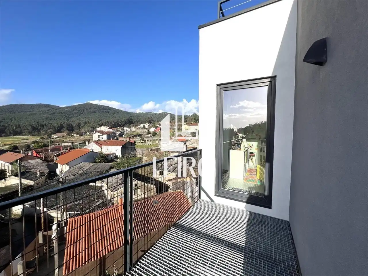 Vista exterior de Casa o xalet en venda en Vilagarcía de Arousa amb Aire condicionat, Jardí privat i Terrassa