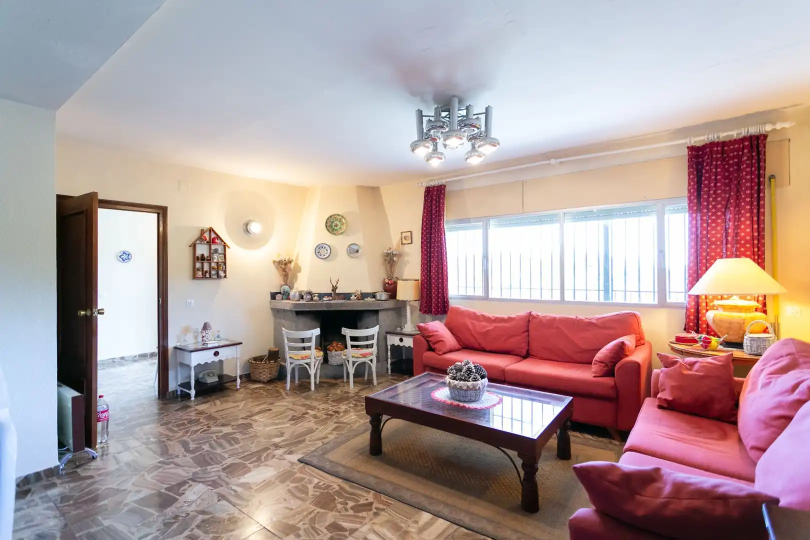 Sala d'estar de Casa o xalet en venda en Valdemaqueda amb Jardí privat i Traster