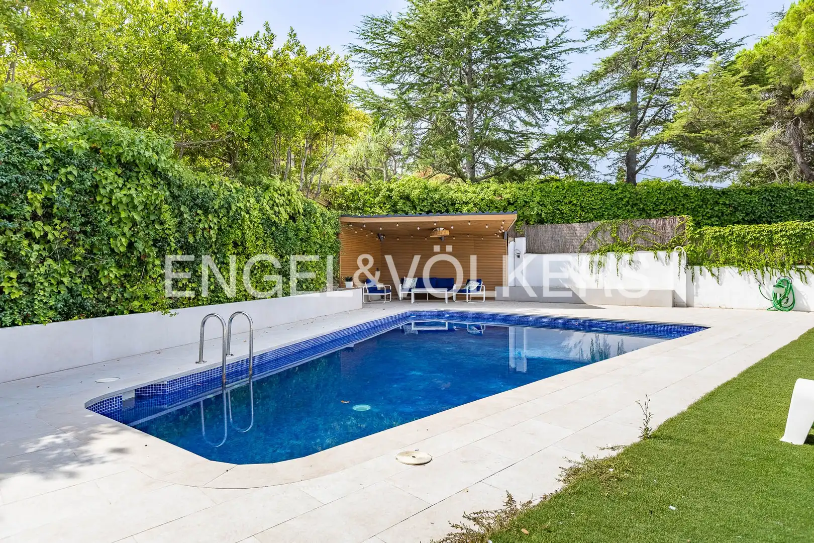 Piscina de Casa o xalet de lloguer en Sant Cugat del Vallès amb Aire condicionat, Calefacció i Jardí privat