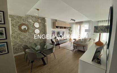 Sala d'estar de Apartament en venda en  Madrid Capital amb Aire condicionat, Calefacció i Parquet