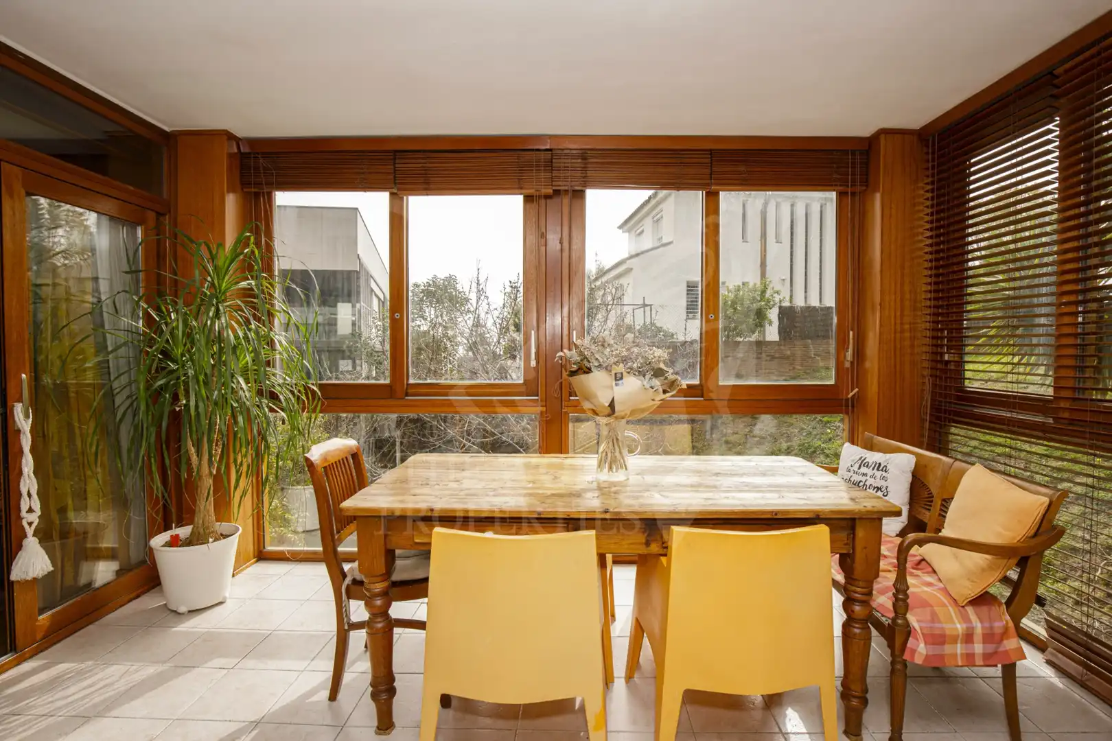 Comedor de Casa adosada en venta en Alella con Aire acondicionado, Calefacción y Jardín privado