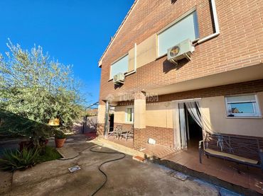 Casa aparellada en venda a Yunquera de Henares
