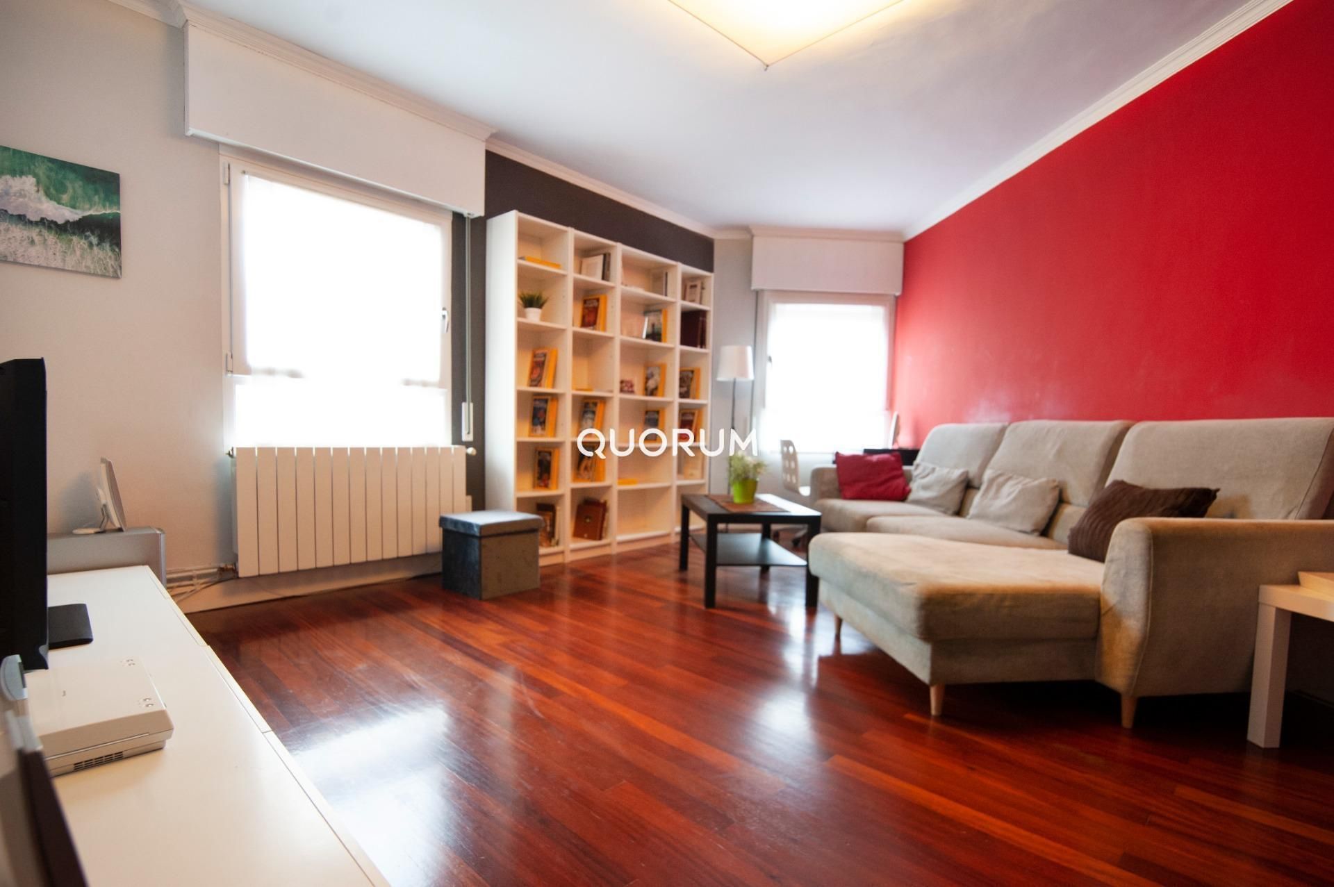Living room of Flat for sale in Bilbao   with Heating, Terrace and Furnished