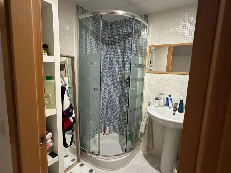 Bathroom of Flat for rent in Madrid  with Air Conditioner, Heating and Furnished