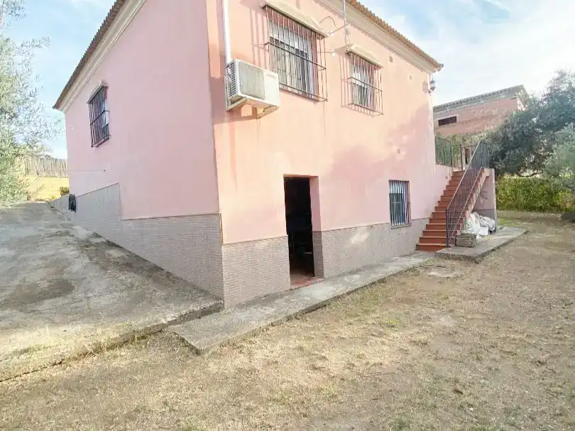 Vista exterior de Pis en venda en Castilblanco de los Arroyos amb Aire condicionat i Jardí privat
