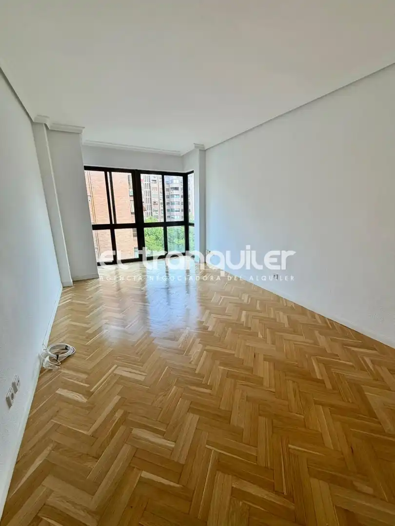 Bedroom of Flat for rent in Madrid  with Air Conditioner and Washing machine