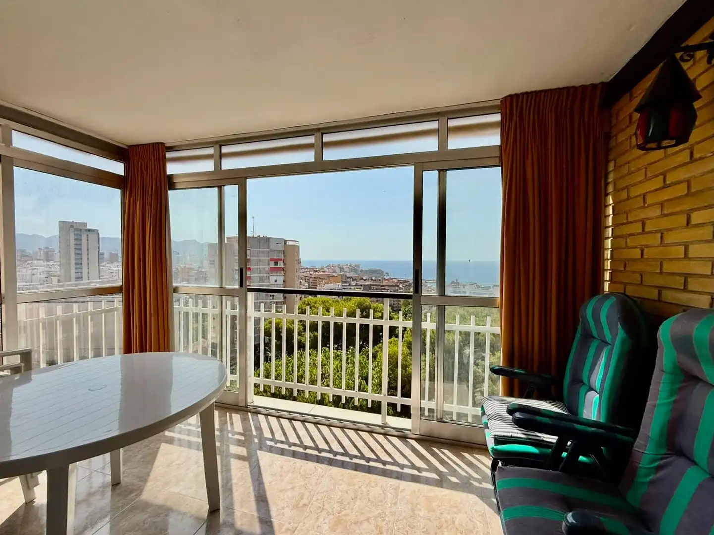 Dormitori de Apartament en venda en Benidorm amb Terrassa i Piscina comunitària