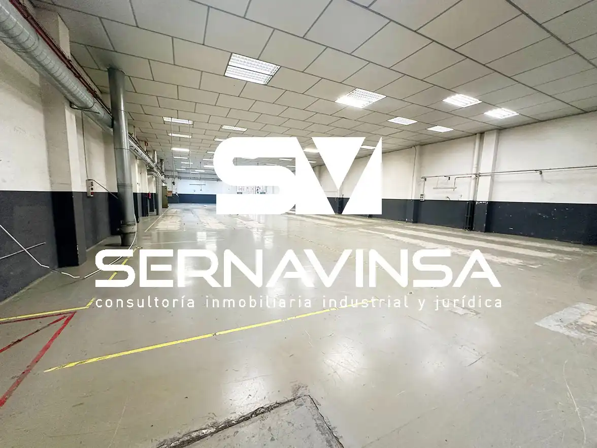 Vista exterior de Nave industrial de alquiler en Sabadell