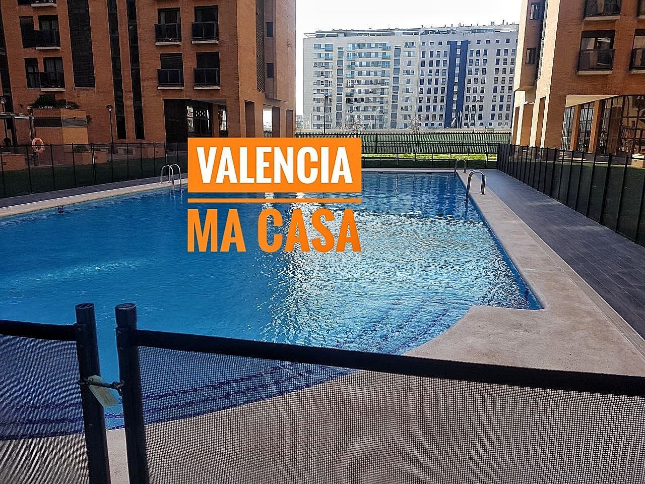 Swimming pool of Flat to rent in  Valencia Capital  with Air Conditioner, Private garden and Swimming Pool