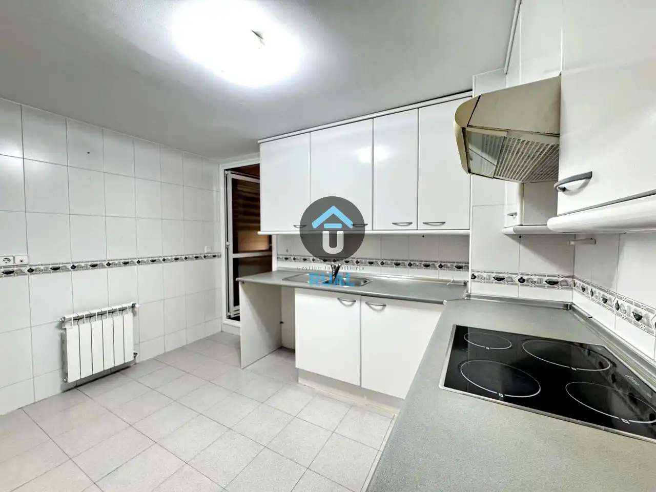 Kitchen of Flat for rent in Madrid  with Heating, Storage room and Community pool