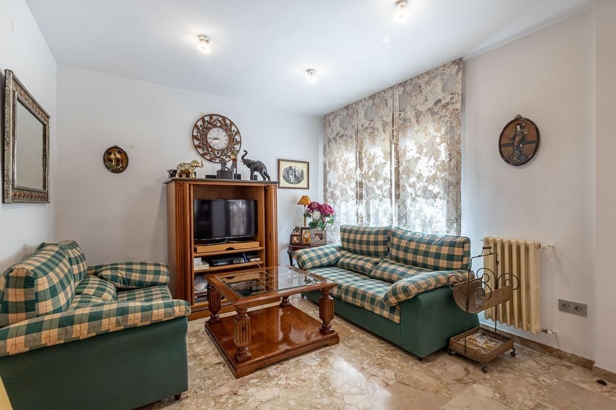 Sala de estar de Piso en venta en  Granada Capital con Calefacción, Terraza y Balcón