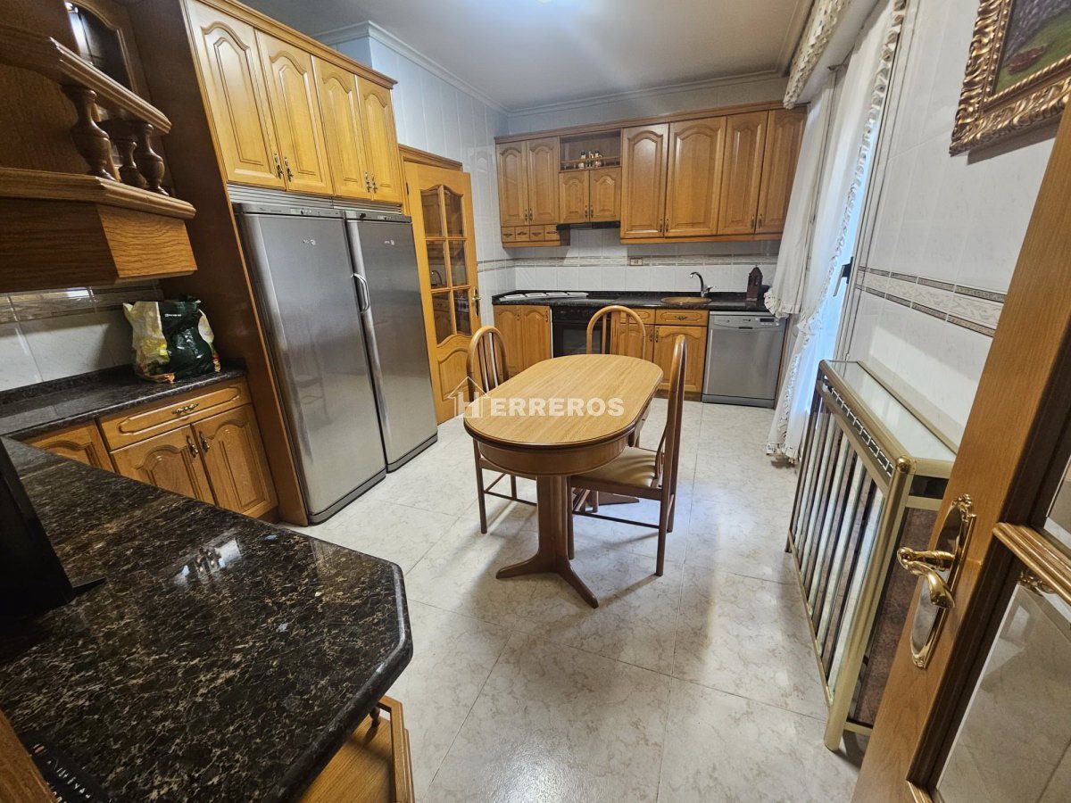 Cuina de Pis en venda en Alberite amb Calefacció, Parquet i Terrassa