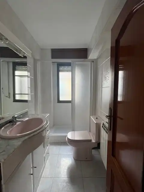 Baño de Piso en venta en Santurtzi  con Balcón