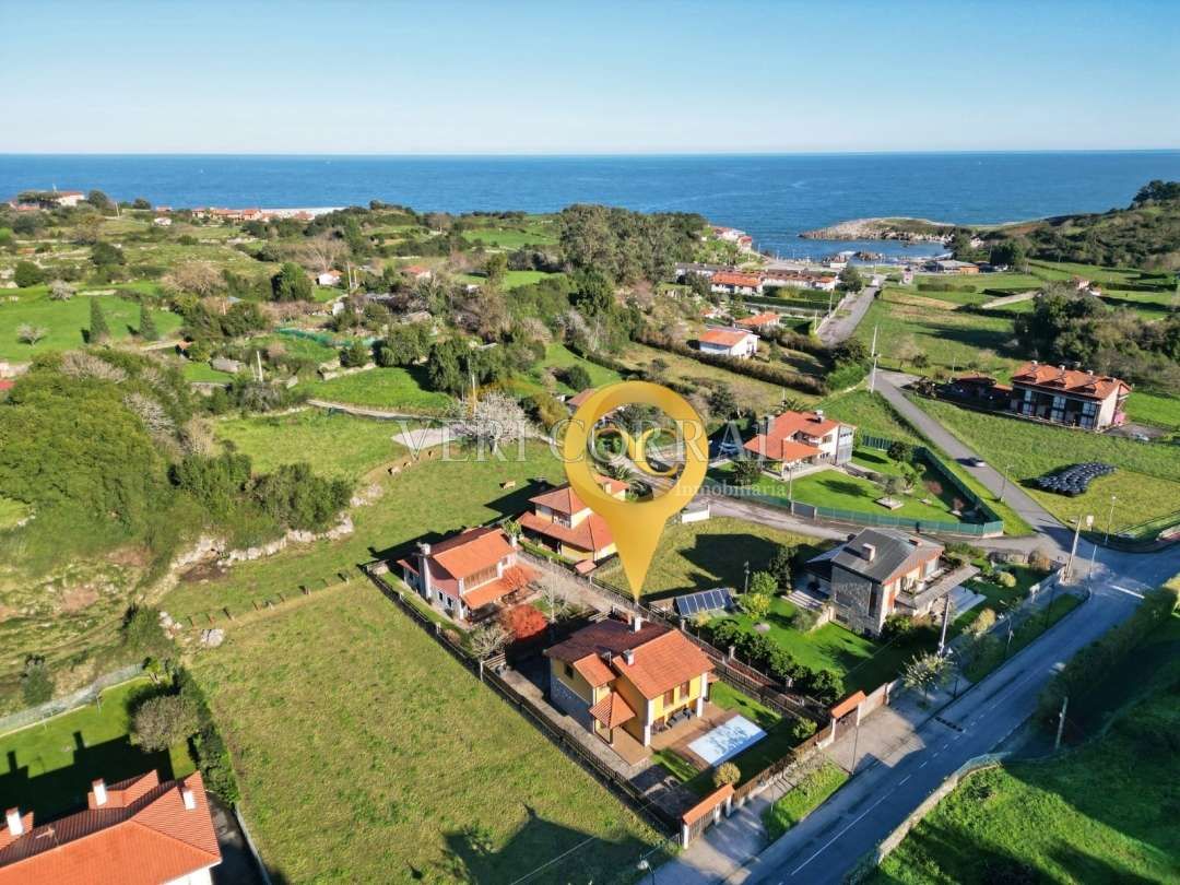 Casa o xalet en venda en Llanes amb Calefacció, Jardí privat i Terrassa