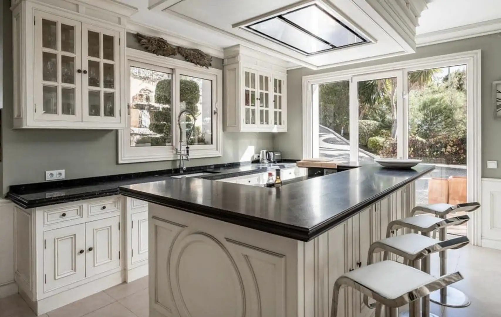 Cocina de Casa o chalet de alquiler en Marbella con Aire acondicionado, Jardín privado y Piscina