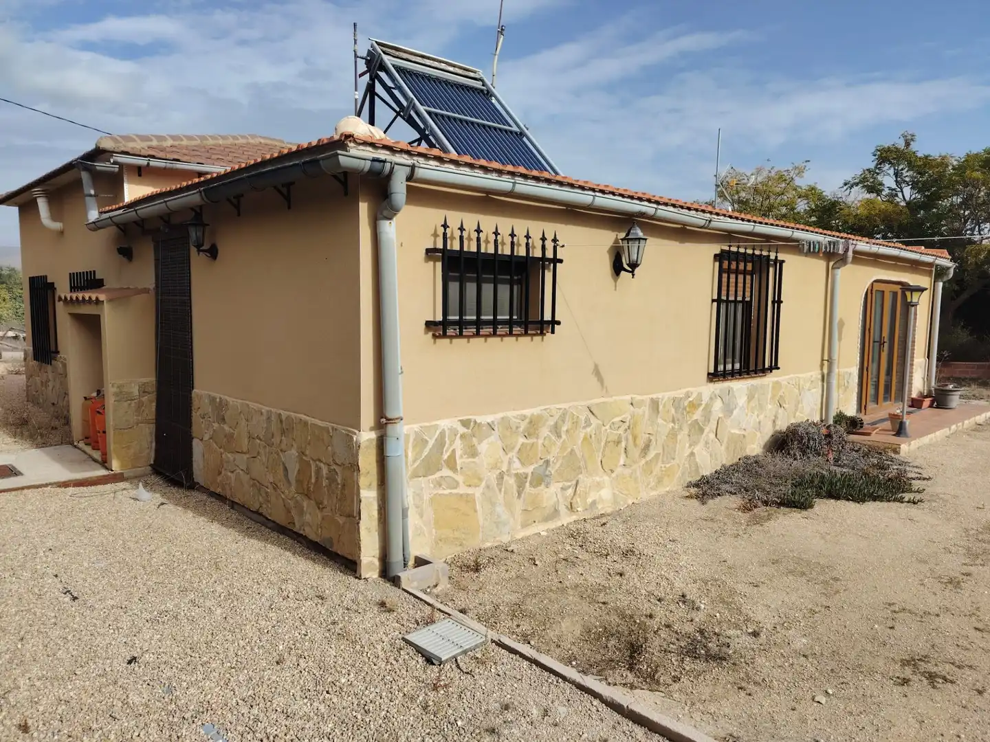 Vista exterior de Casa o xalet en venda en Beneixama amb Aire condicionat, Calefacció i Jardí privat