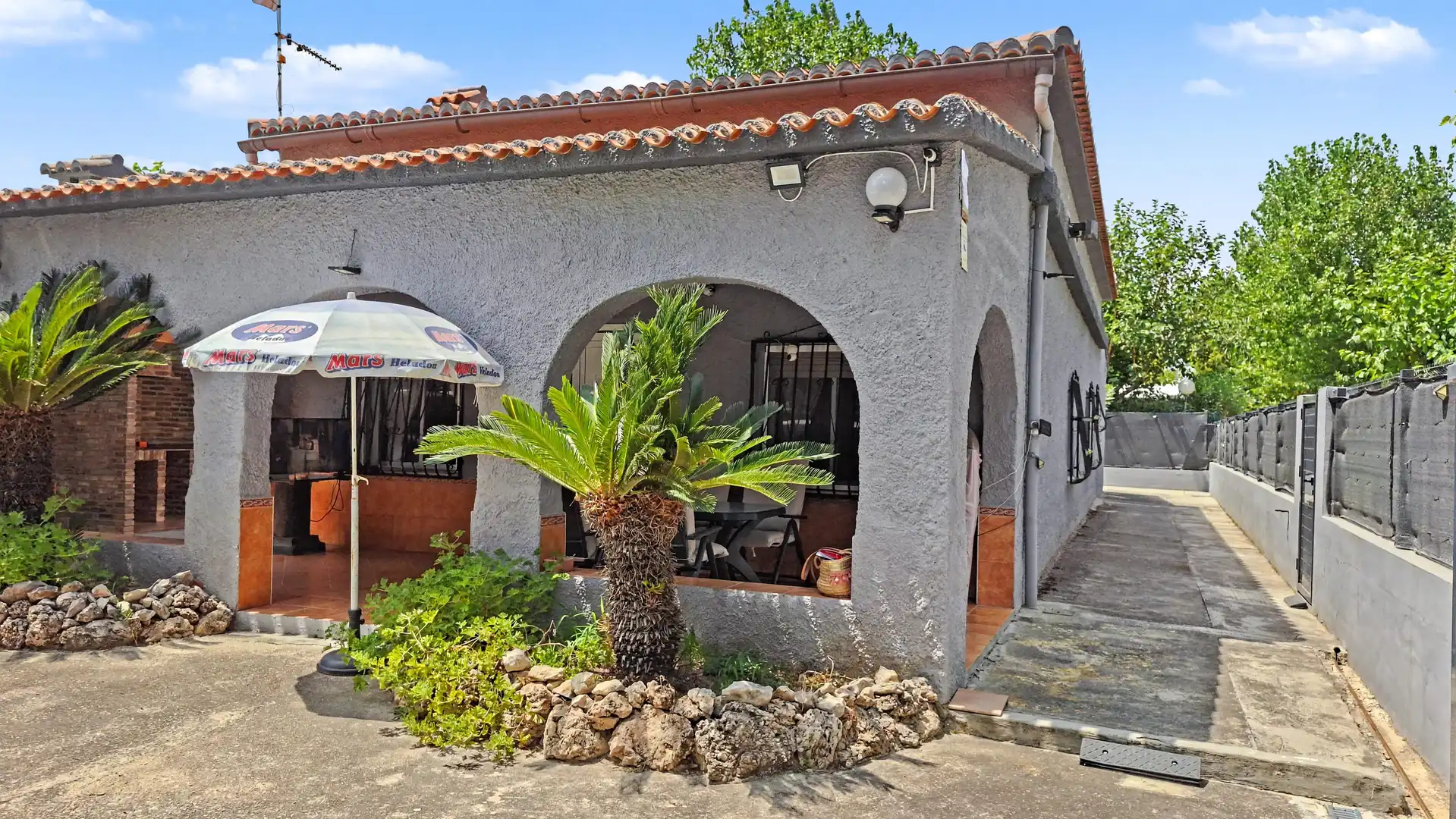 Houses for sale in Oliva  with Air Conditioner, Heating and Private garden
