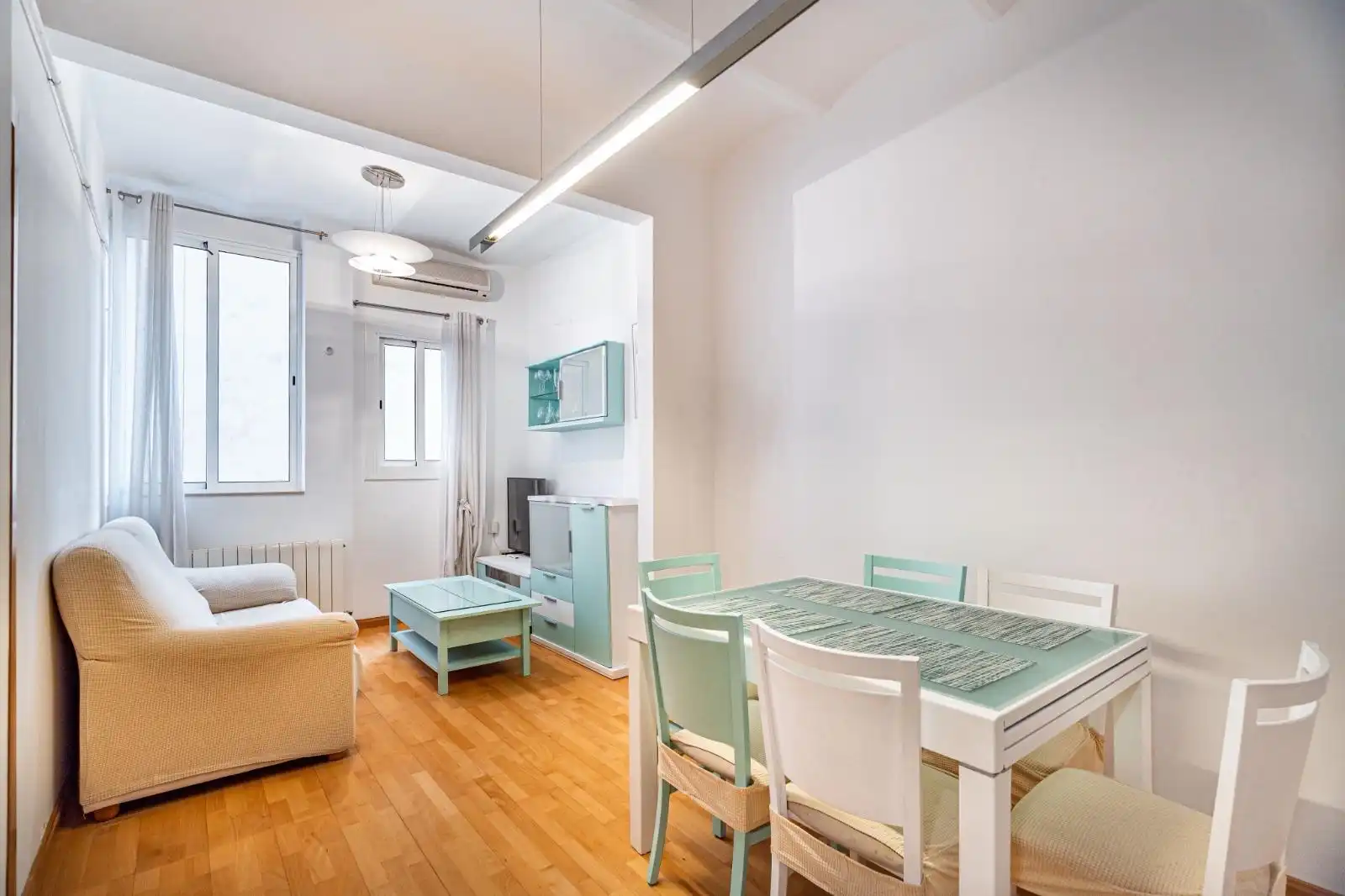 Wohnzimmer von Wohnung zum Verkauf in Barcelona mit Klimaanlage, Heizung und Parkett